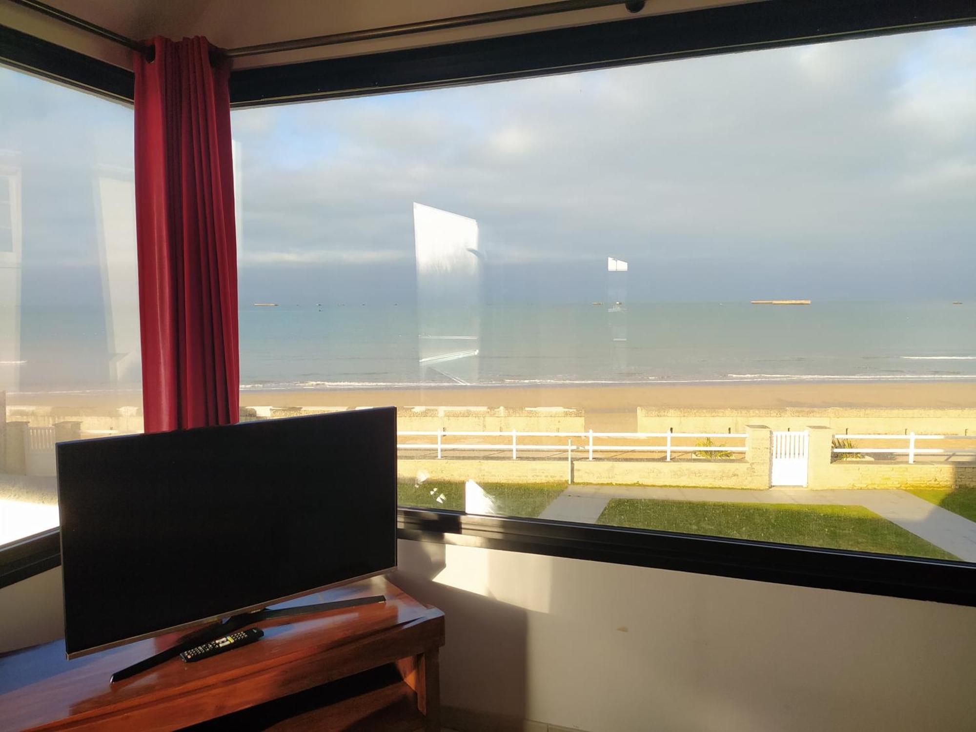 Gites "Bord De Mer" Pmr Ou "Arromanches" 2 Chambres En Front De Mer A Asnelles , 3Km D'Arromanches, 10Km De Bayeux Saint-Come-de-Fresne Экстерьер фото