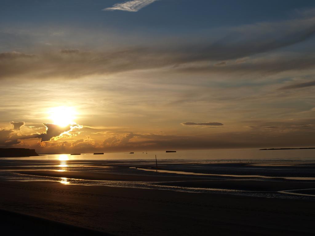 Gites "Bord De Mer" Pmr Ou "Arromanches" 2 Chambres En Front De Mer A Asnelles , 3Km D'Arromanches, 10Km De Bayeux Saint-Come-de-Fresne Экстерьер фото